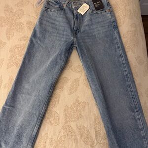 Women’s Aritzia Levi Dad Jeans Size 27
